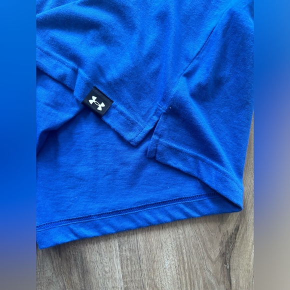 5/$25. Under Armour top - Picture 2 of 3